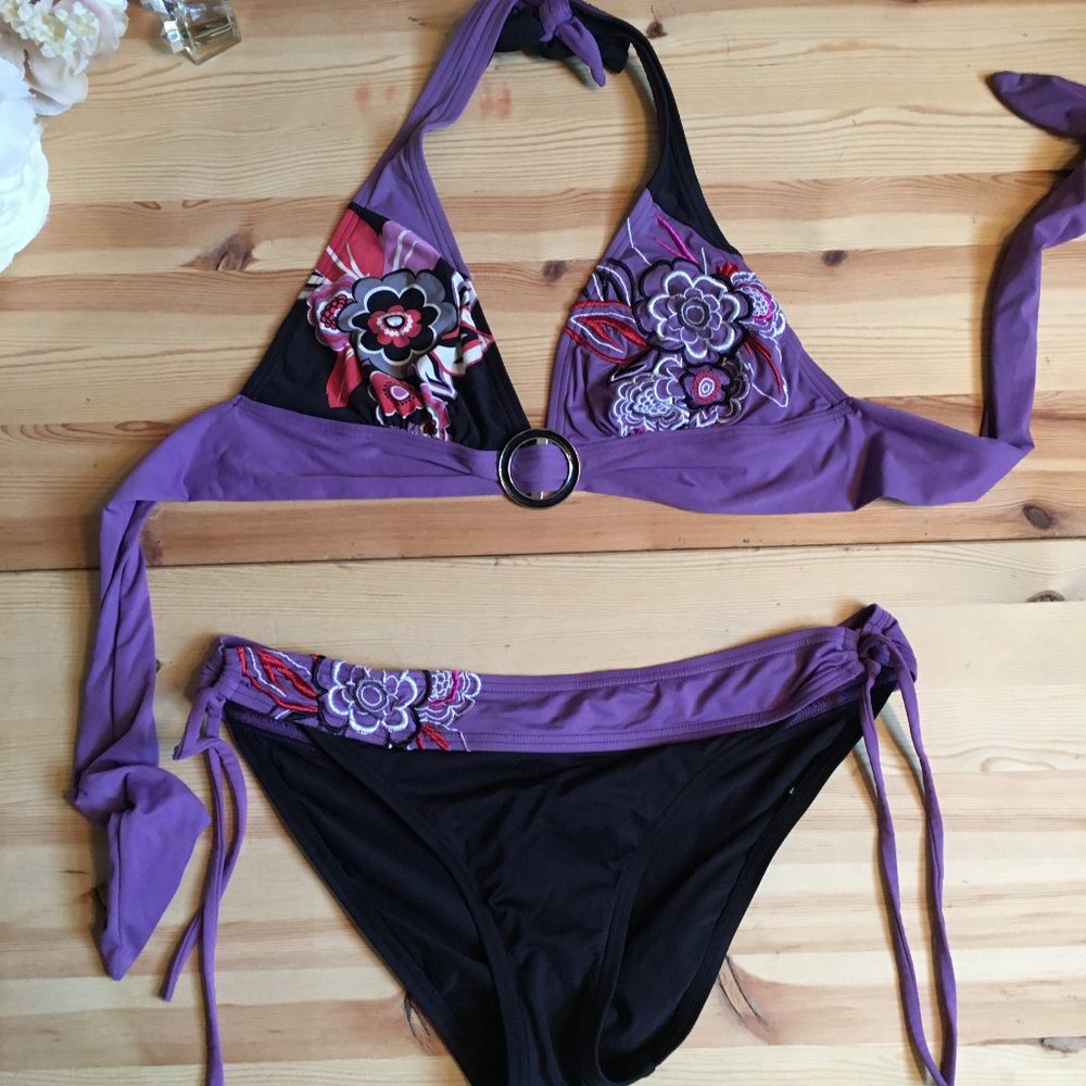 NWOT Bikini Bar Triangle Tie Bikini Set